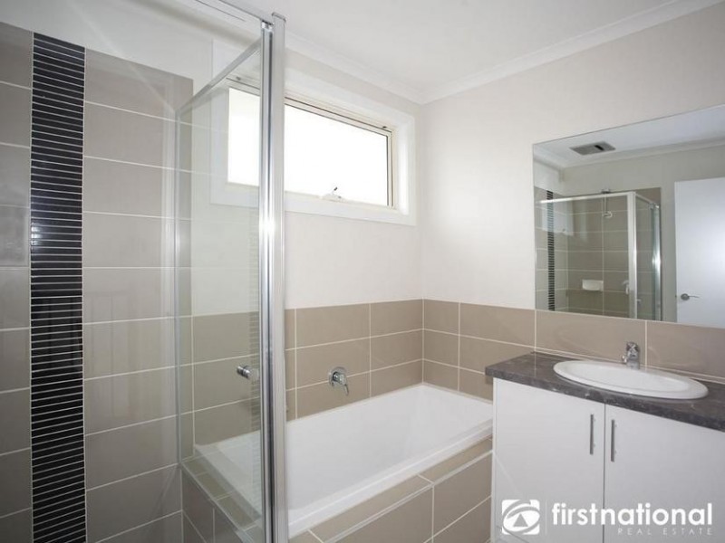 2/105 Springfield Drive, Narre Warren VIC 3805