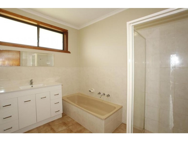 10 Simmonds Place, Endeavour Hills VIC 3802