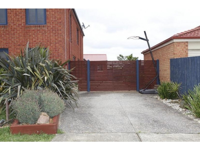 11 Blake Street, Berwick VIC 3806
