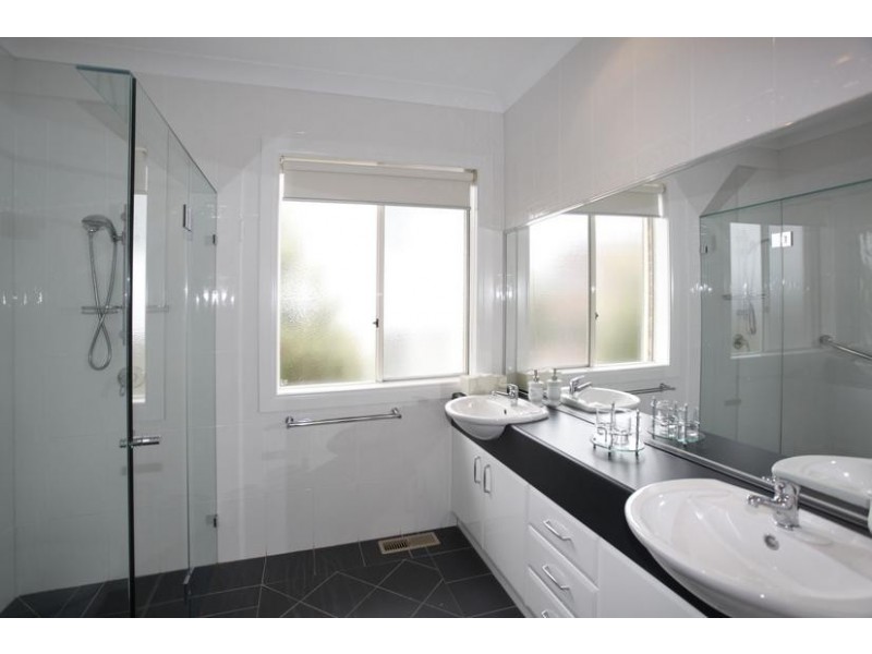 13 Kallara Crescent, Narre Warren VIC 3805