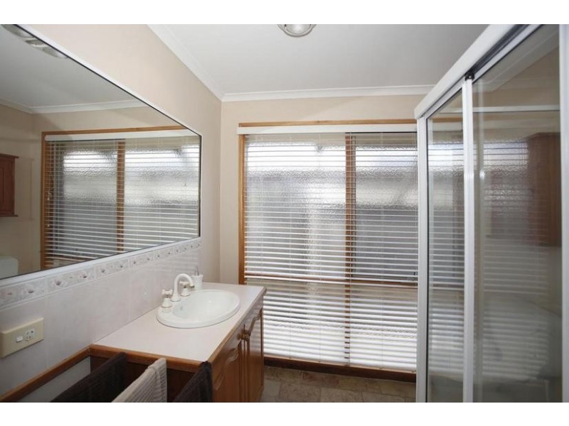 6 Raleigh Drive, Narre Warren South VIC 3805