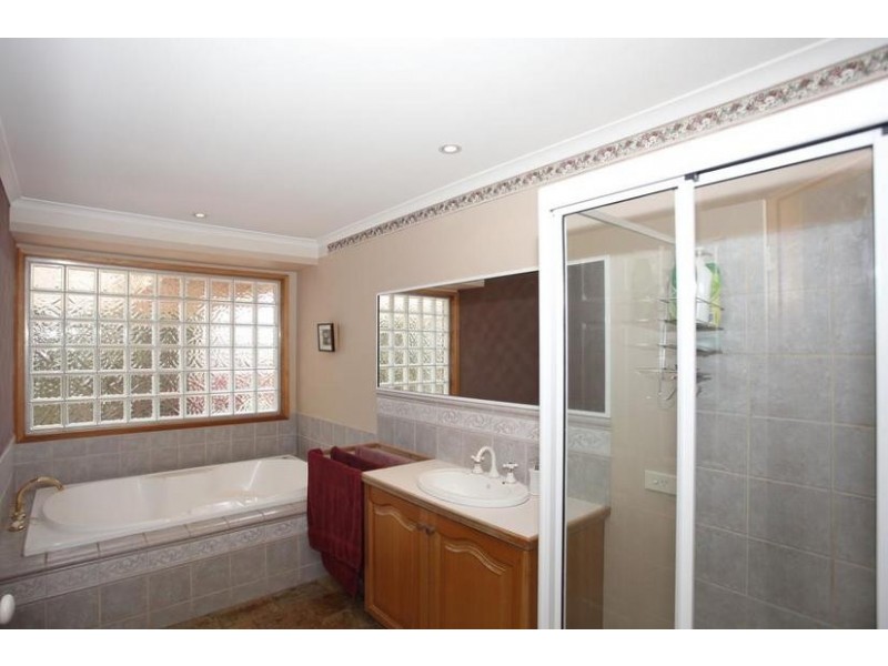 6 Raleigh Drive, Narre Warren South VIC 3805