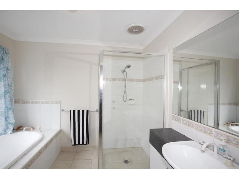 135 Montbrae Circuit, Narre Warren North VIC 3804