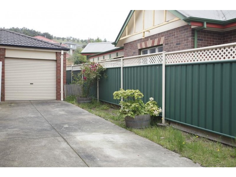 135 Montbrae Circuit, Narre Warren North VIC 3804
