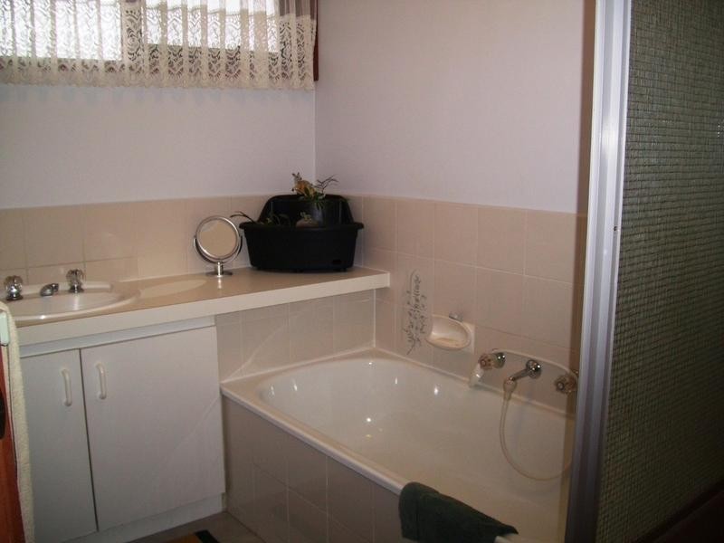 72 Lesley Drive, Hampton Park VIC 3976