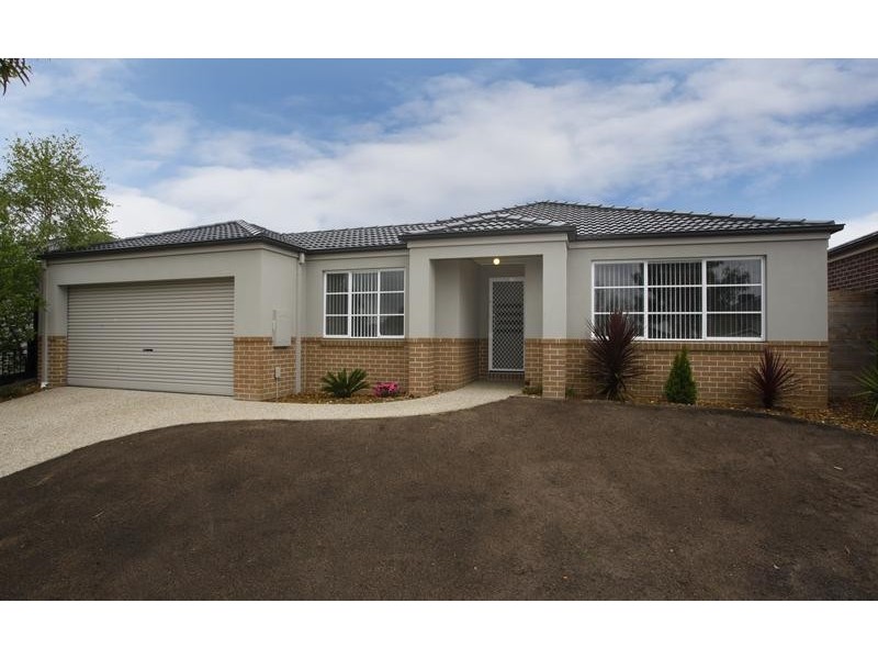 18 Lucerne Circuit, Pakenham VIC 3810