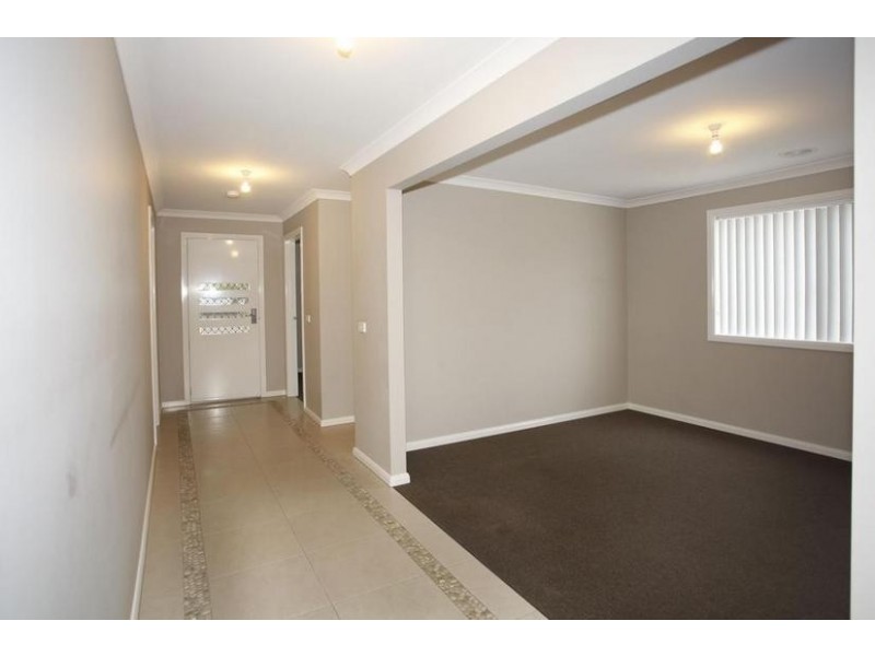 18 Lucerne Circuit, Pakenham VIC 3810