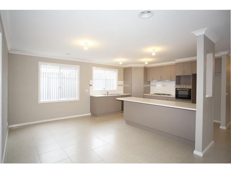 18 Lucerne Circuit, Pakenham VIC 3810