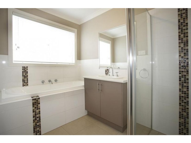 18 Lucerne Circuit, Pakenham VIC 3810