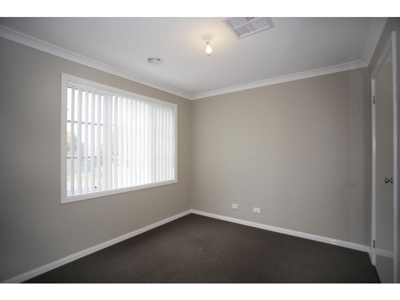 18 Lucerne Circuit, Pakenham VIC 3810