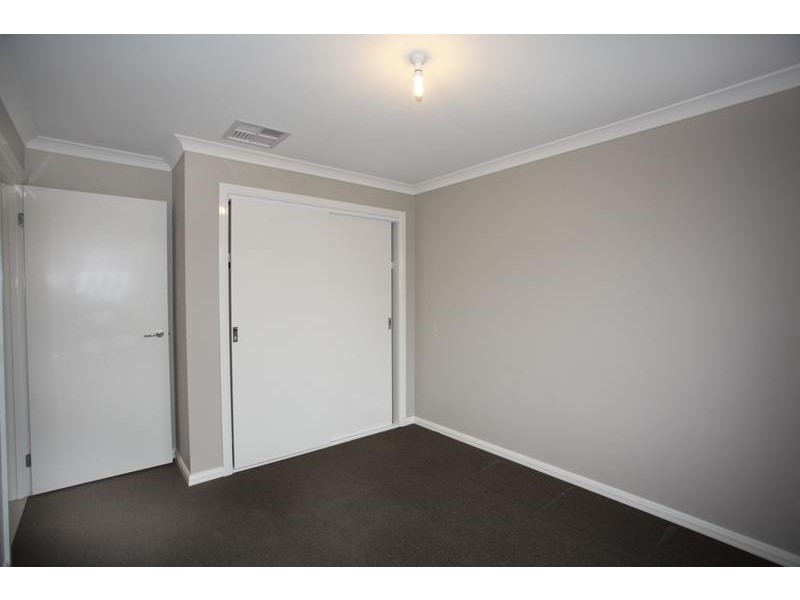 18 Lucerne Circuit, Pakenham VIC 3810