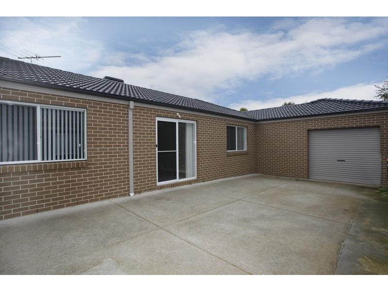 18 Lucerne Circuit, Pakenham VIC 3810