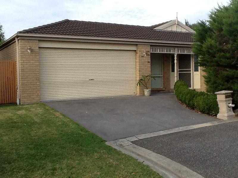 16 Warrenwood Place, Narre Warren VIC 3805