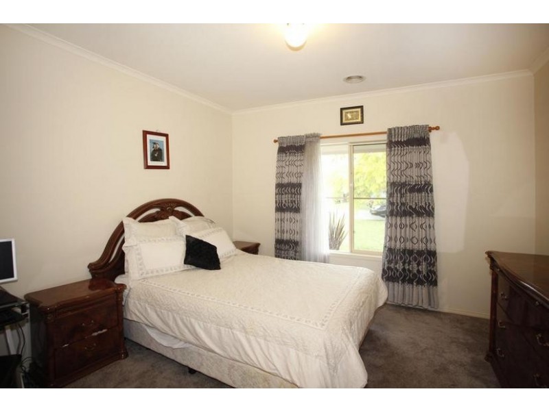 2 Gellibrand Court, Berwick VIC 3806