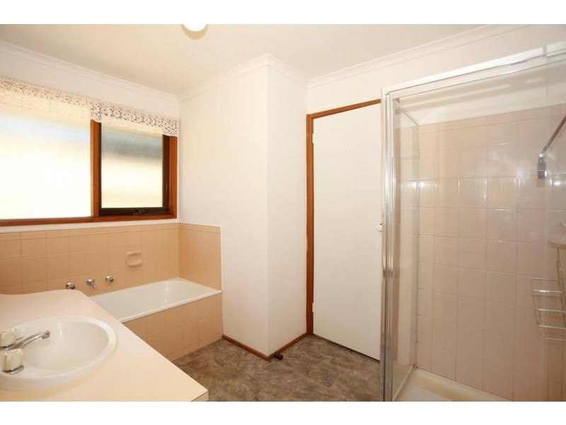 18 Heyington Circle, Narre Warren VIC 3805