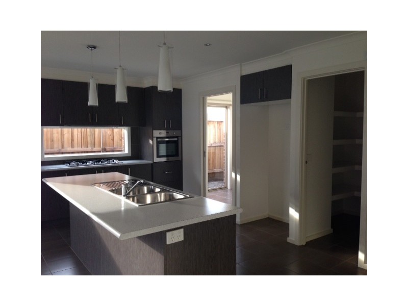 45 Chantenay Parade, Cranbourne North VIC 3977