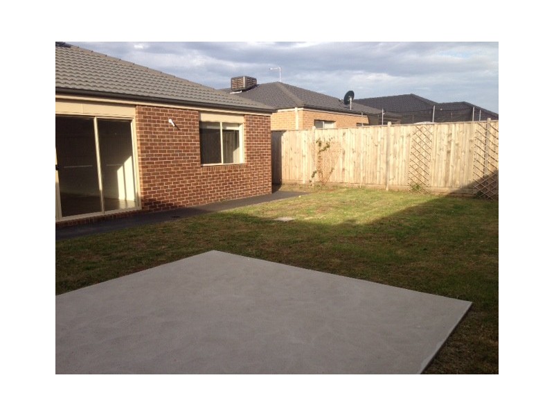 45 Chantenay Parade, Cranbourne North VIC 3977