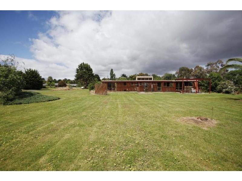 8 Roy Close, Narre Warren North VIC 3804