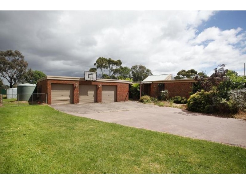 8 Roy Close, Narre Warren North VIC 3804