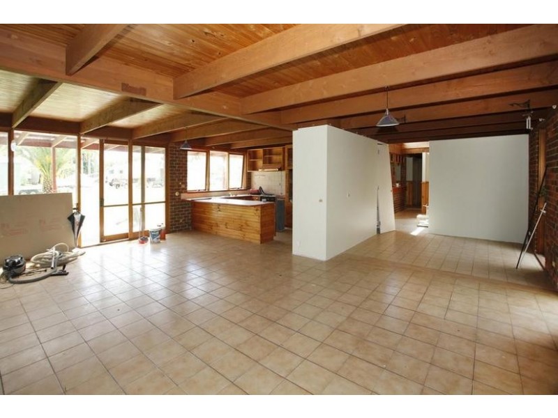 8 Roy Close, Narre Warren North VIC 3804