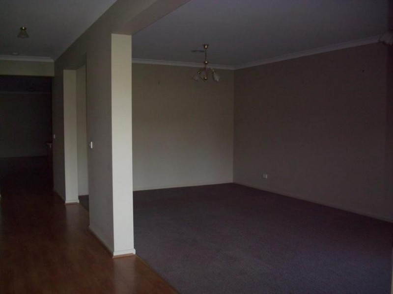 16 Cardiff Grove, Cranbourne East VIC 3977