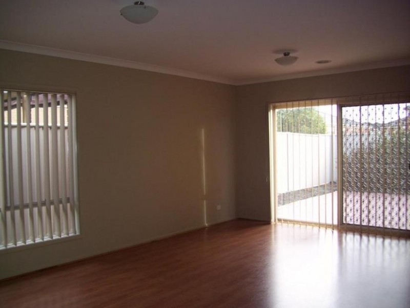 16 Cardiff Grove, Cranbourne East VIC 3977