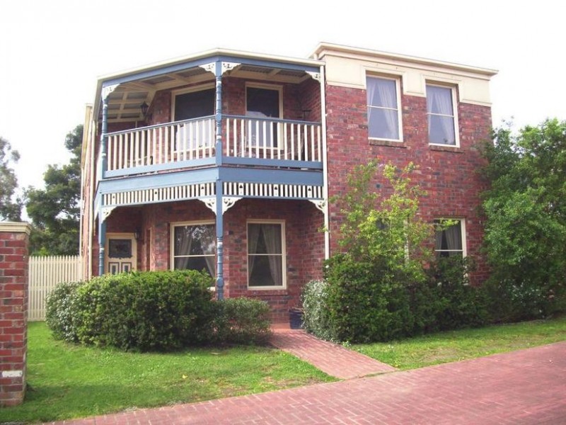 1/8-13 Adelaide Close, Berwick VIC 3806