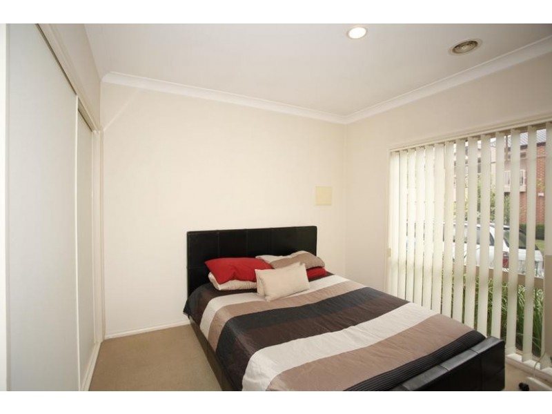 1/12 Grant Close, Berwick VIC 3806