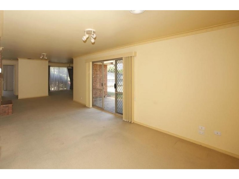 8 Tamarisk Road, Narre Warren VIC 3805