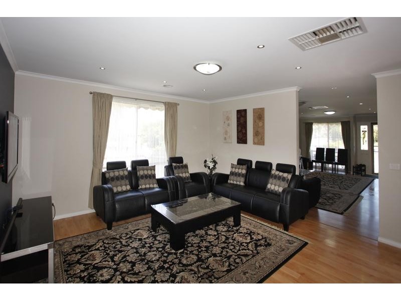 17 Ainsleigh Court, Narre Warren VIC 3805