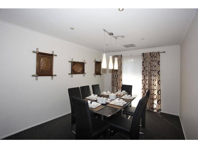 18 Domain Drive, Berwick VIC 3806