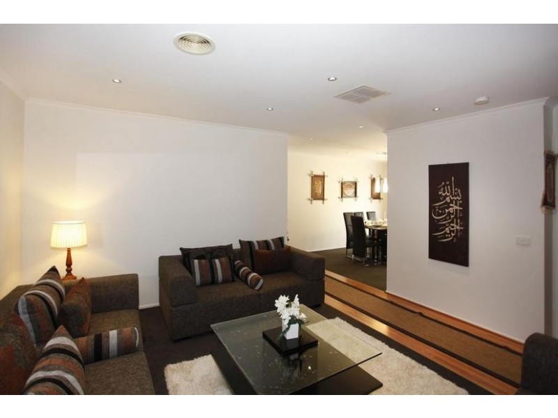 18 Domain Drive, Berwick VIC 3806