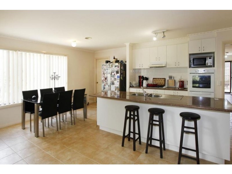 2 Asti Place, Berwick VIC 3806