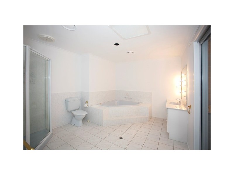 28 Baringa Park Drive, Narre Warren South VIC 3805