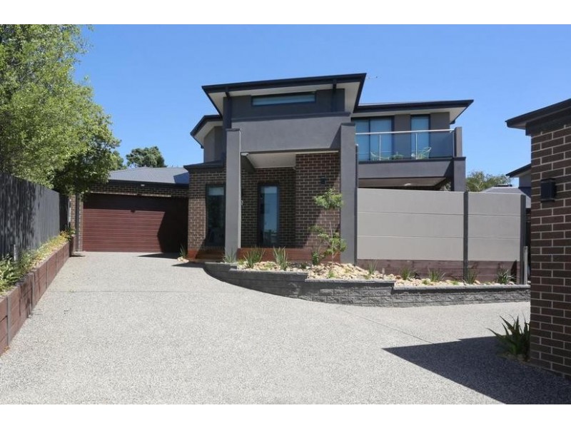 2/33 Harkaway Road, Berwick VIC 3806