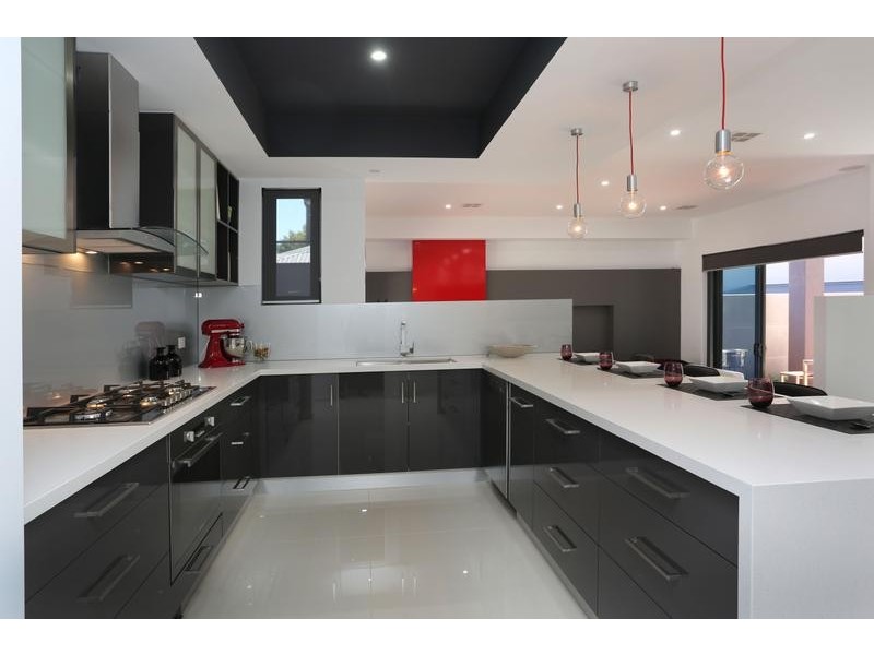 2/33 Harkaway Road, Berwick VIC 3806