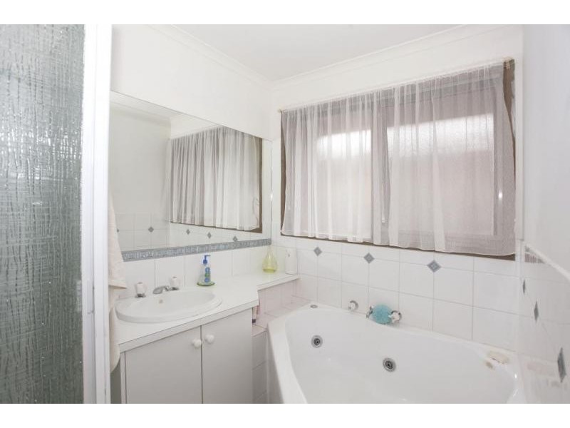 8 Stafford Place, Narre Warren VIC 3805