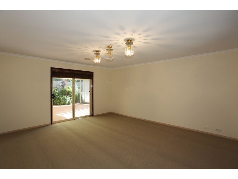 10 Tolmie Rise, Hallam VIC 3803