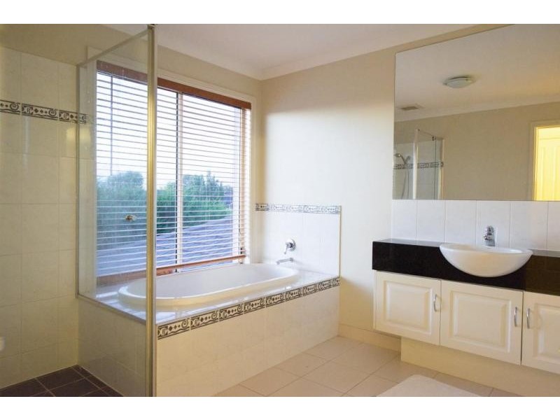 3 Grosvenor Place, Narre Warren North VIC 3804