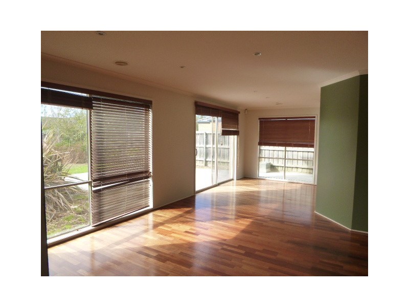 8 Baronessa Avenue, Narre Warren South VIC 3805