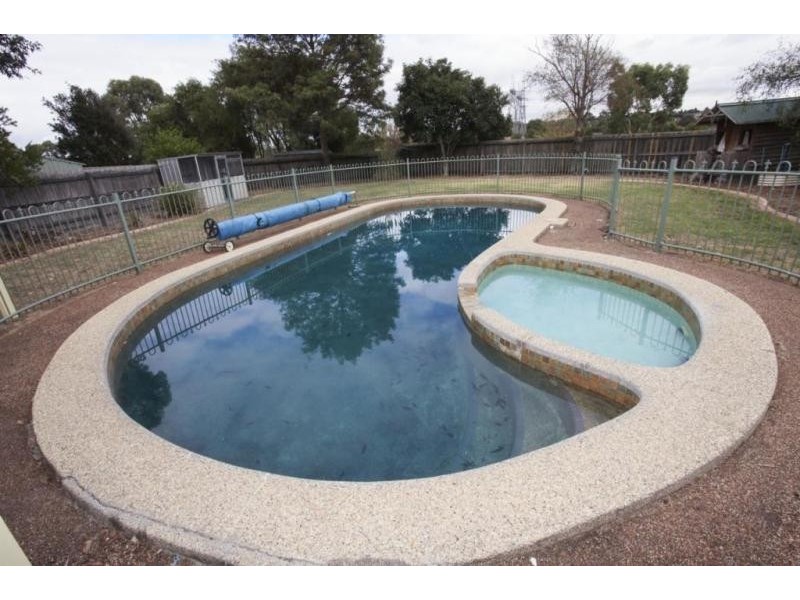 1 Bunbury Avenue, Narre Warren VIC 3805