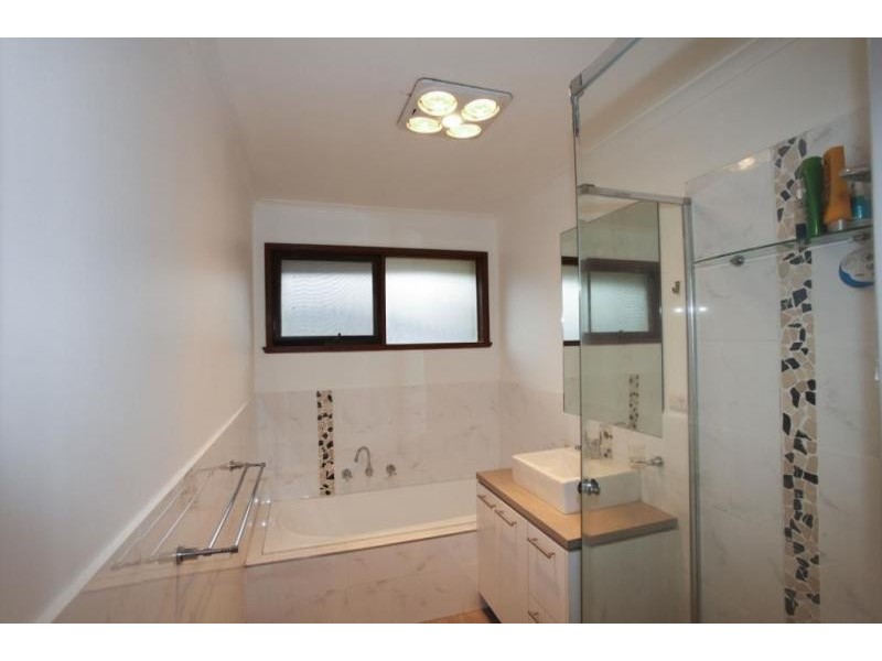 1 Bunbury Avenue, Narre Warren VIC 3805