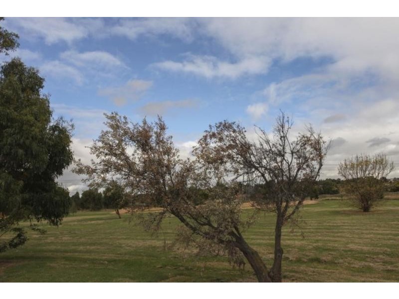 1 Bunbury Avenue, Narre Warren VIC 3805