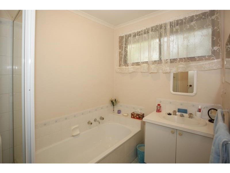 2/102 Fleetwood Drive, Narre Warren VIC 3805