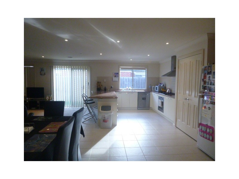 73 Melzak Way, Berwick VIC 3806