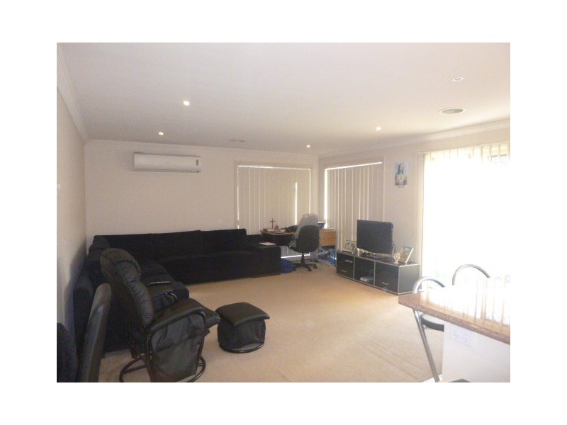 73 Melzak Way, Berwick VIC 3806