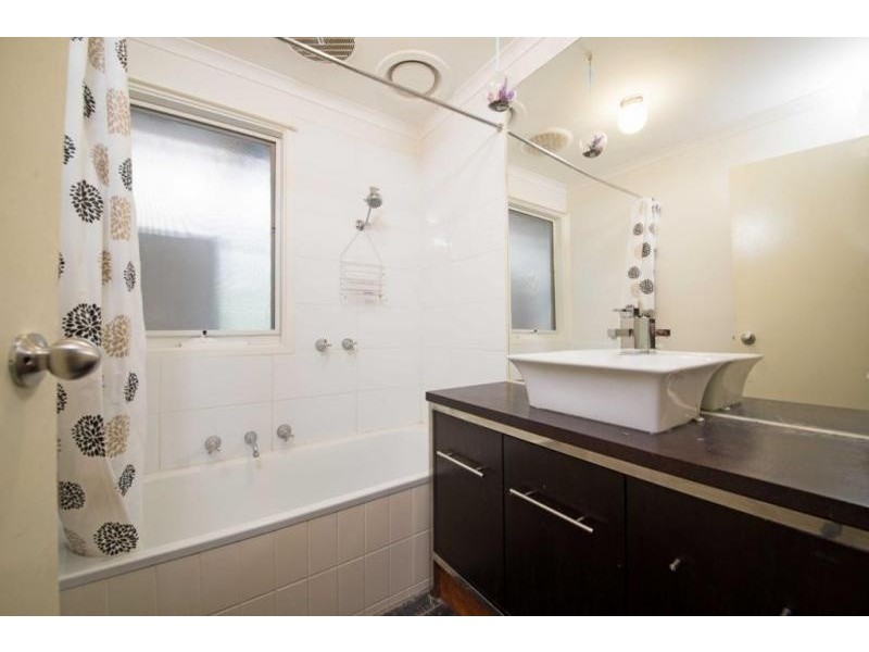 33 Woodlands Crescent, Narre Warren VIC 3805