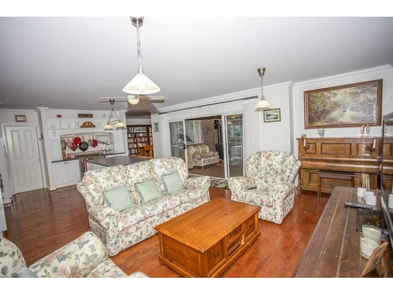 4 Spring Place, Drouin VIC 3818