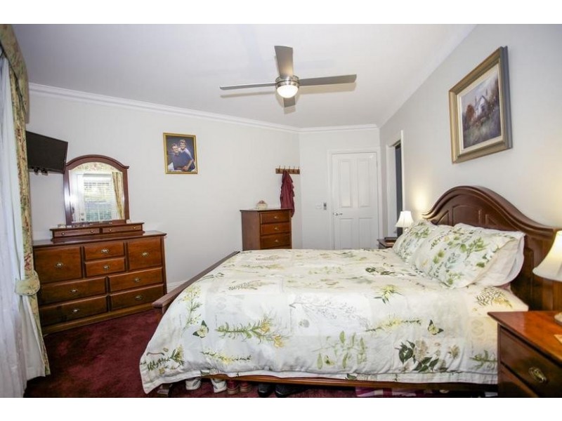 4 Spring Place, Drouin VIC 3818