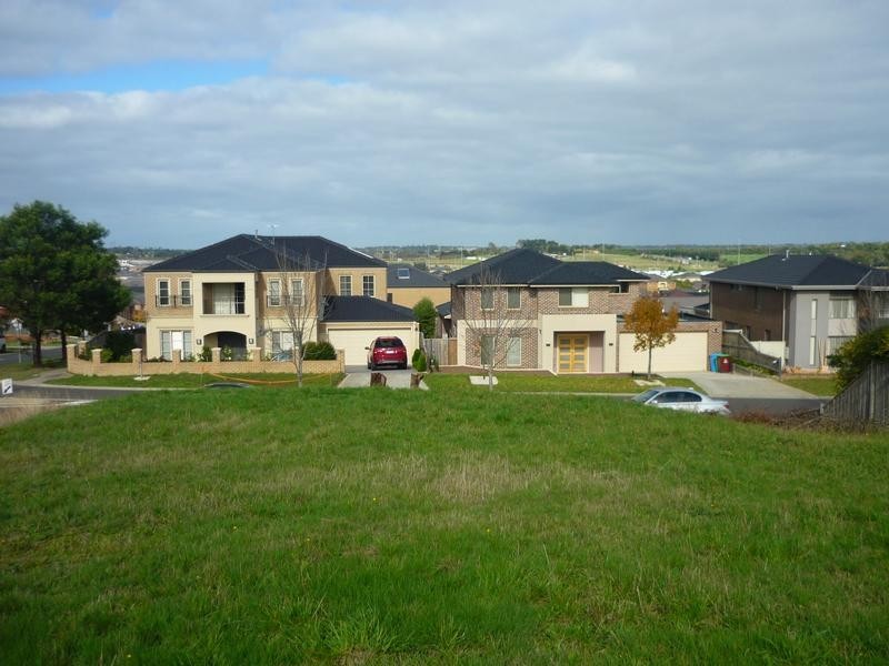 22 Highvale Crescent, Berwick VIC 3806